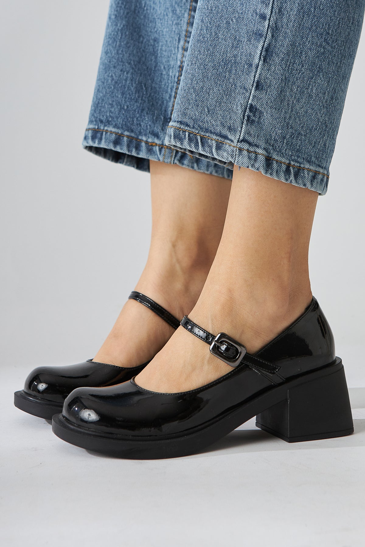 Mirka Siyah Rugan Bantlı Kadın Loafer Ayakkabı