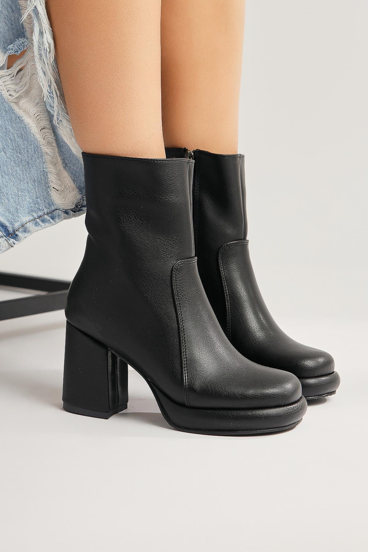 Clemencia Black Zipper Boots
