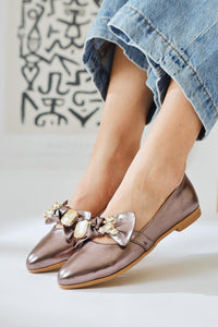 Joselin Platinum Wrinkled Patent Leather Bow Accessory Ballerinas