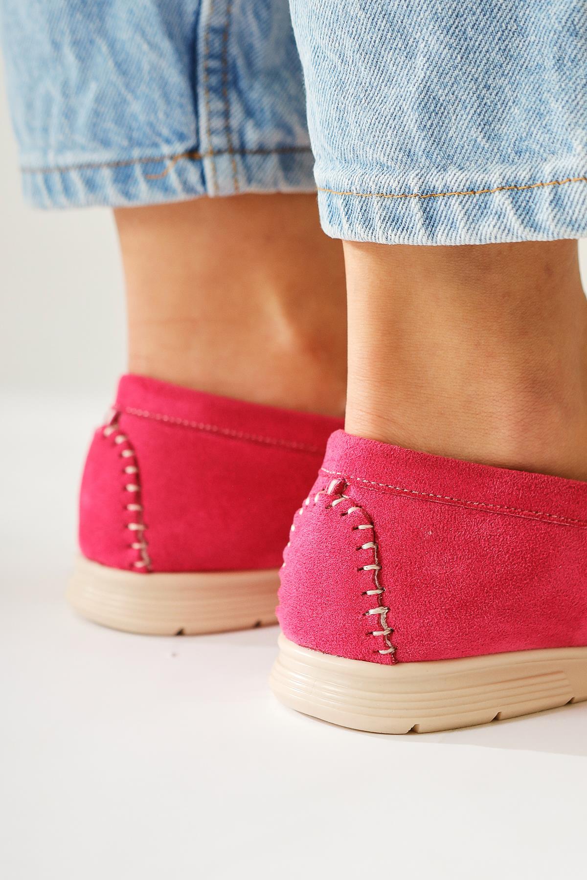 Turi Fuchsia Suede Buckle Detailed Casual Shoes