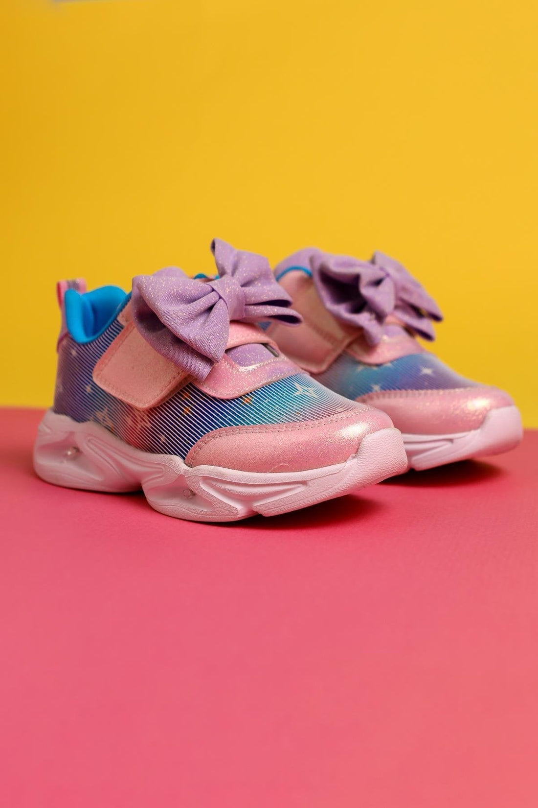 Gaia Puderrosa Kinder Sportschuhe mit Schleifendetail und Leuchtfunktion