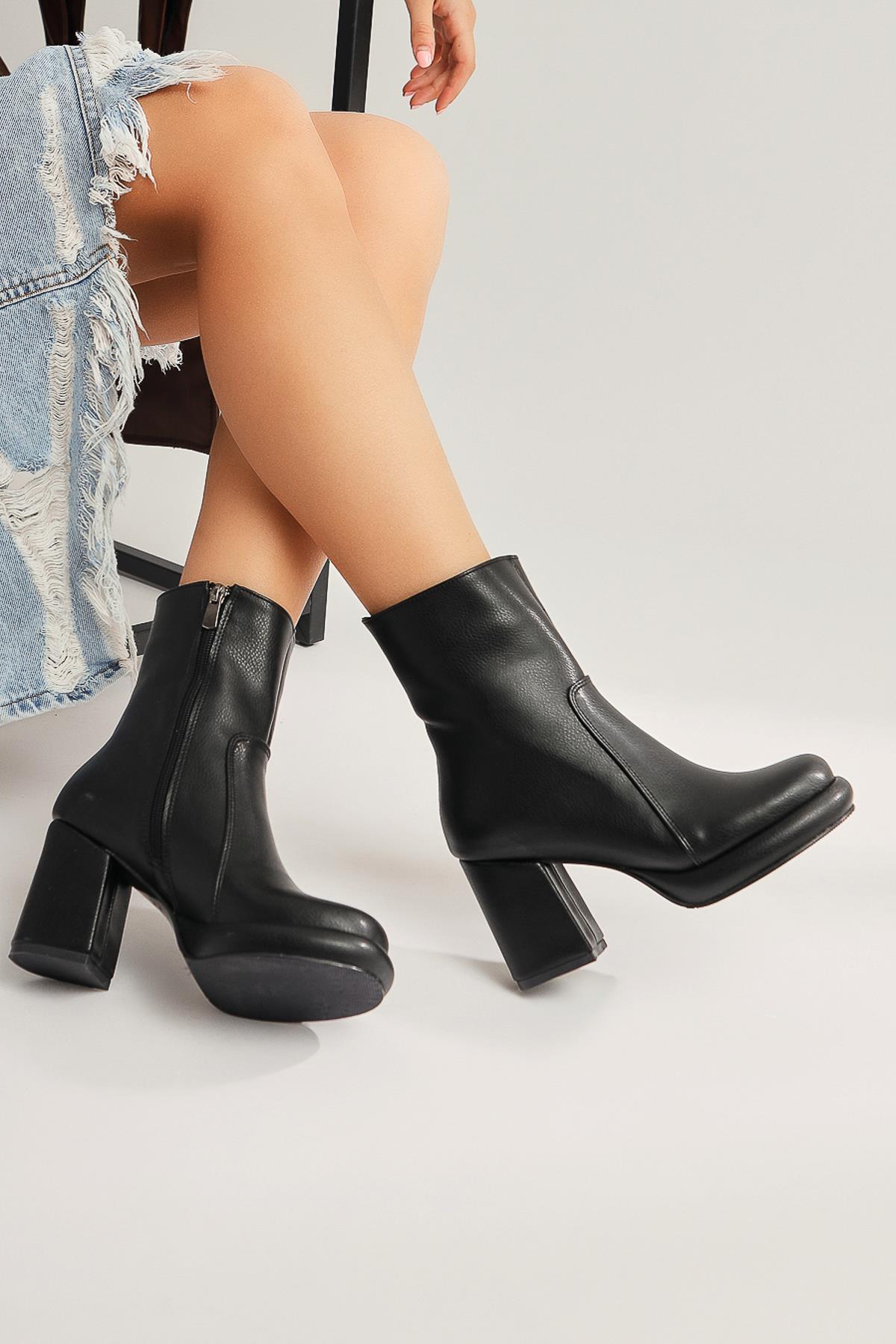 Clemencia Black Zipper Boots
