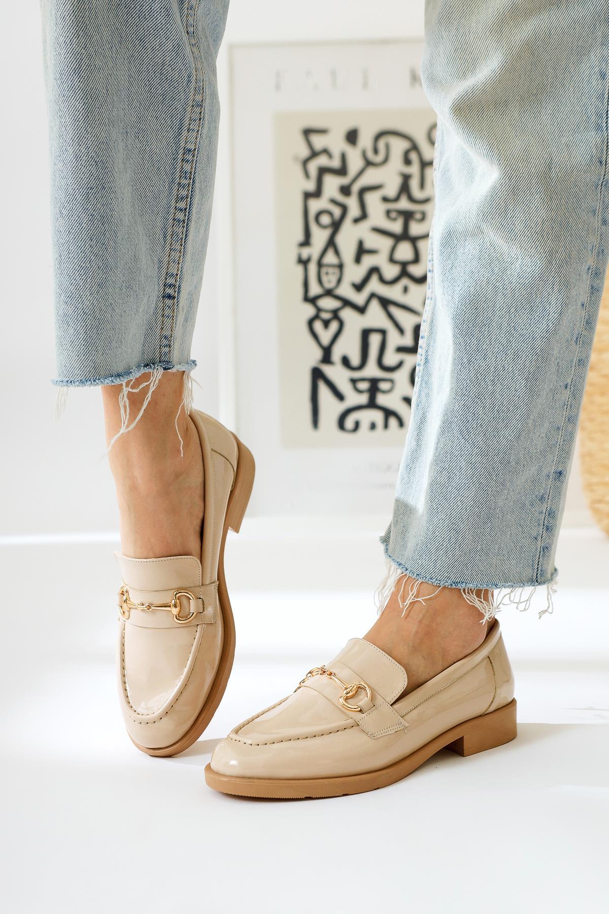 Lise Lott Ten Patent Leather Buckle Detailed Casual Shoes