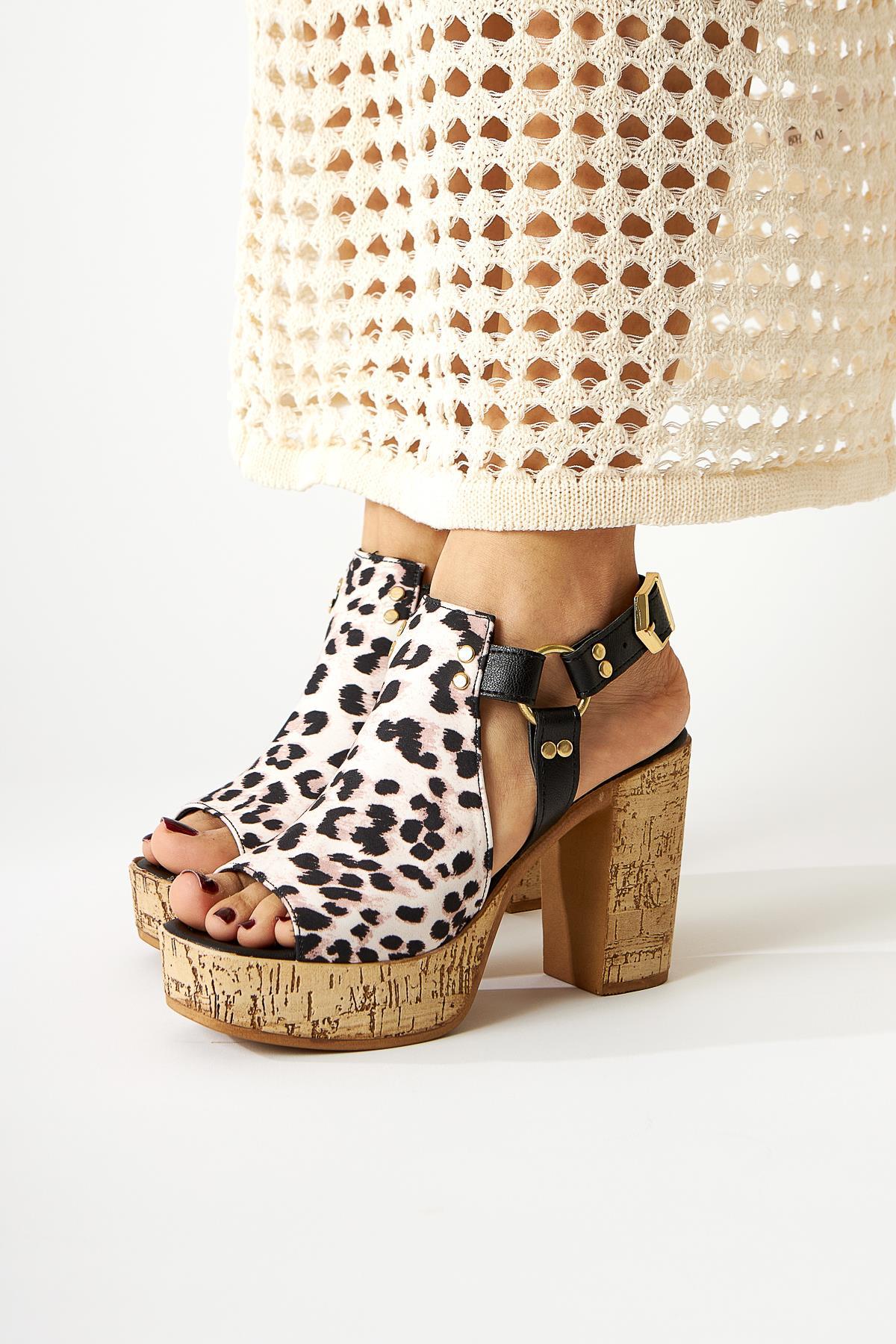 Hadel Schwarze Leopardengürtel Plattform Absatzsandalen