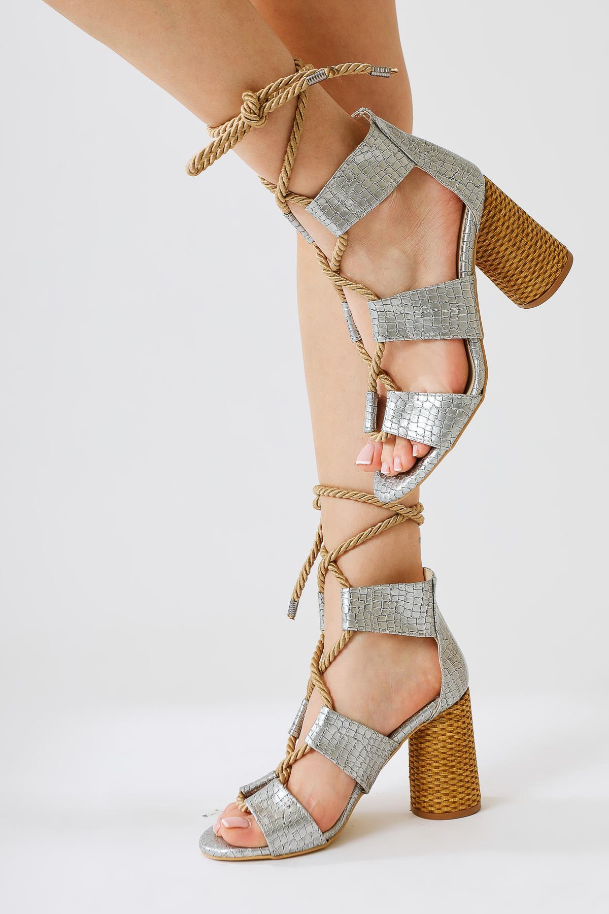 Britty Silber Krokodil Lackleder Dicke Riemen Seilbindung Absatz Sandale