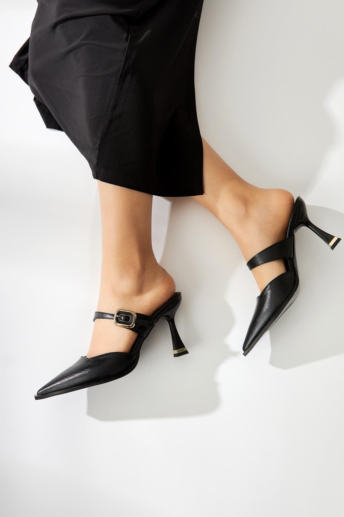 Yim Black Buckled Front Covered Heel Women's Shoes