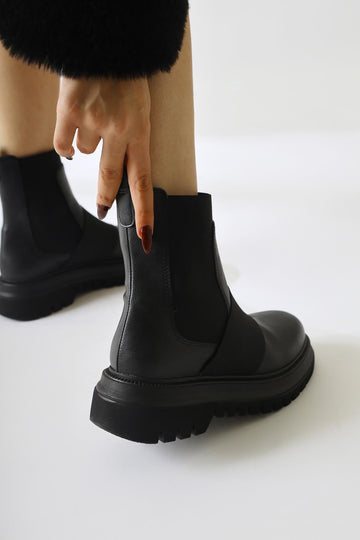 Millena Schwarzer Wildleder-Pull-On-Stiefel mit elastischen Gürteldetails