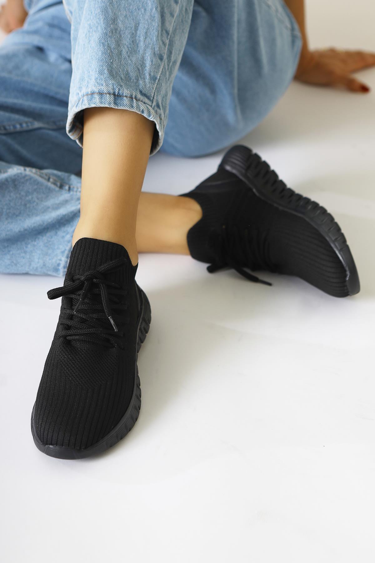 Astera Black Lace-Up Knitted Women's Sneakers