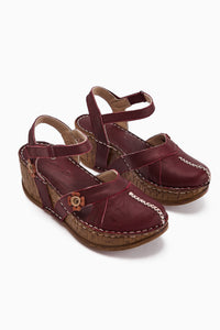 Echtes Leder Katlyn Bordeaux Blumen Detail Geschlossene Zehe Keil Sandale