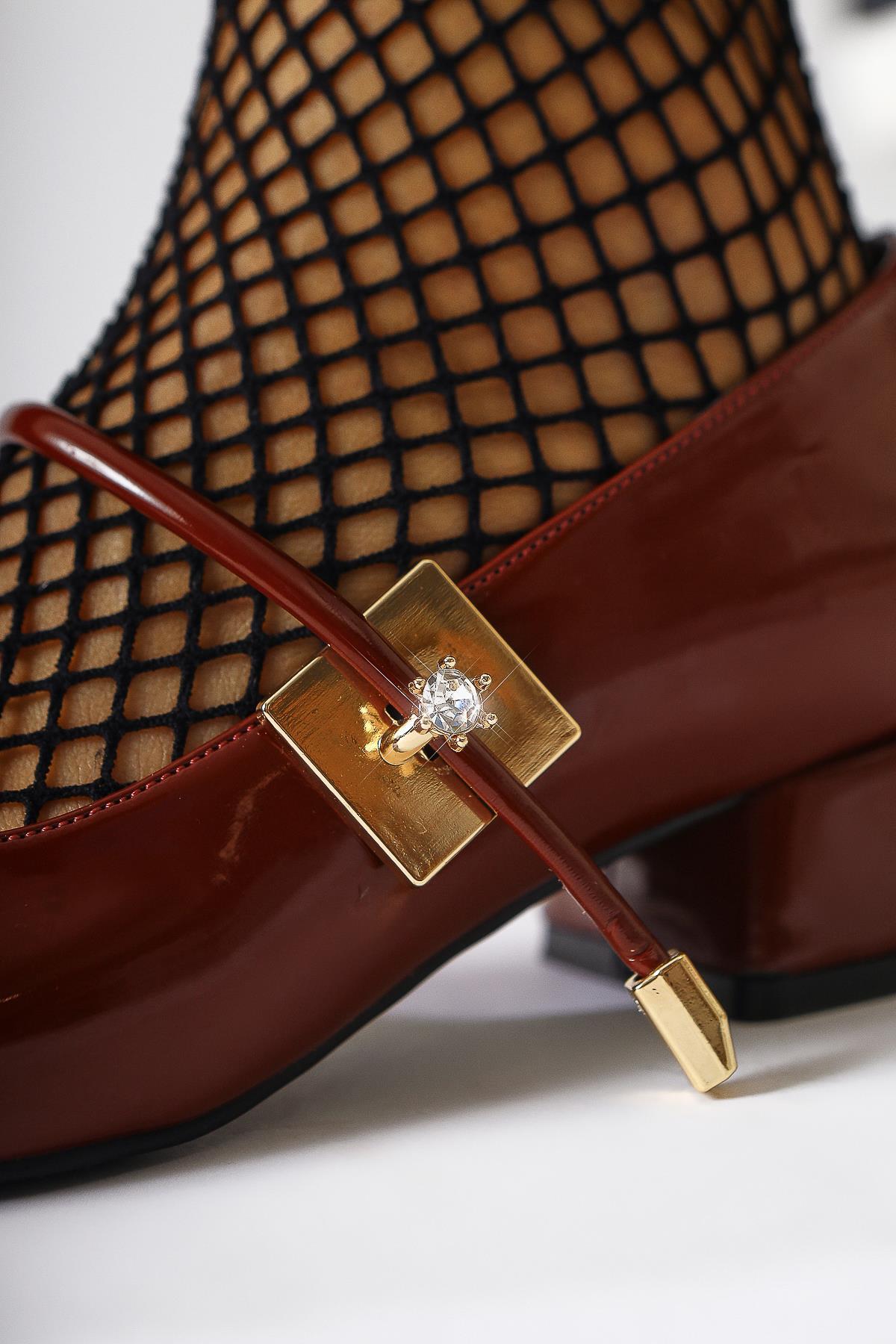Micha – Burgundy Patent Pointed-Toe Single-Strap Buckle-Detail Low-Heel Everyday Shoe (Women)