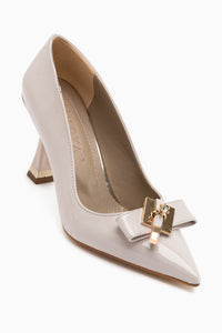 Mimosa Beige Lackleder Spitzes Einzelstein Schnallen Detail Damen Absatzschuhe