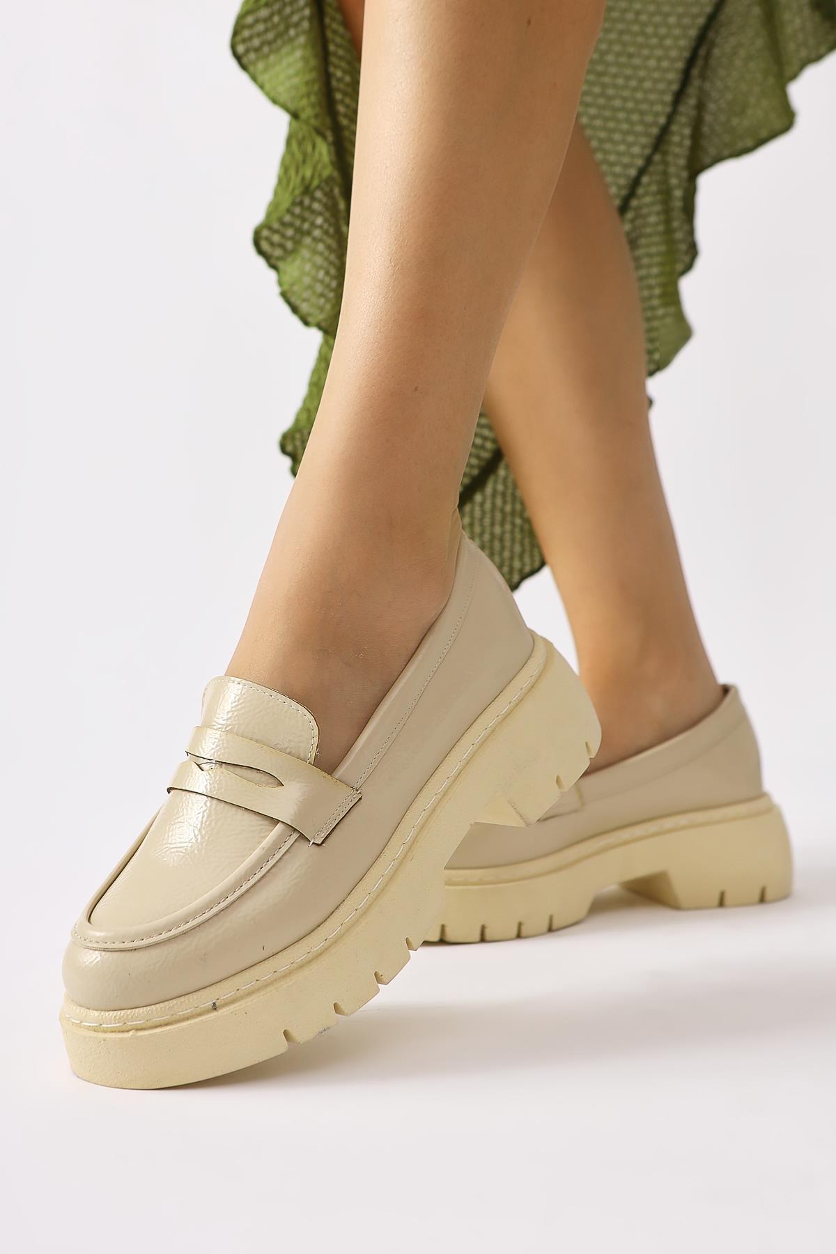 Lorenza Nude Gekräuseltes Lackleder Mokassin