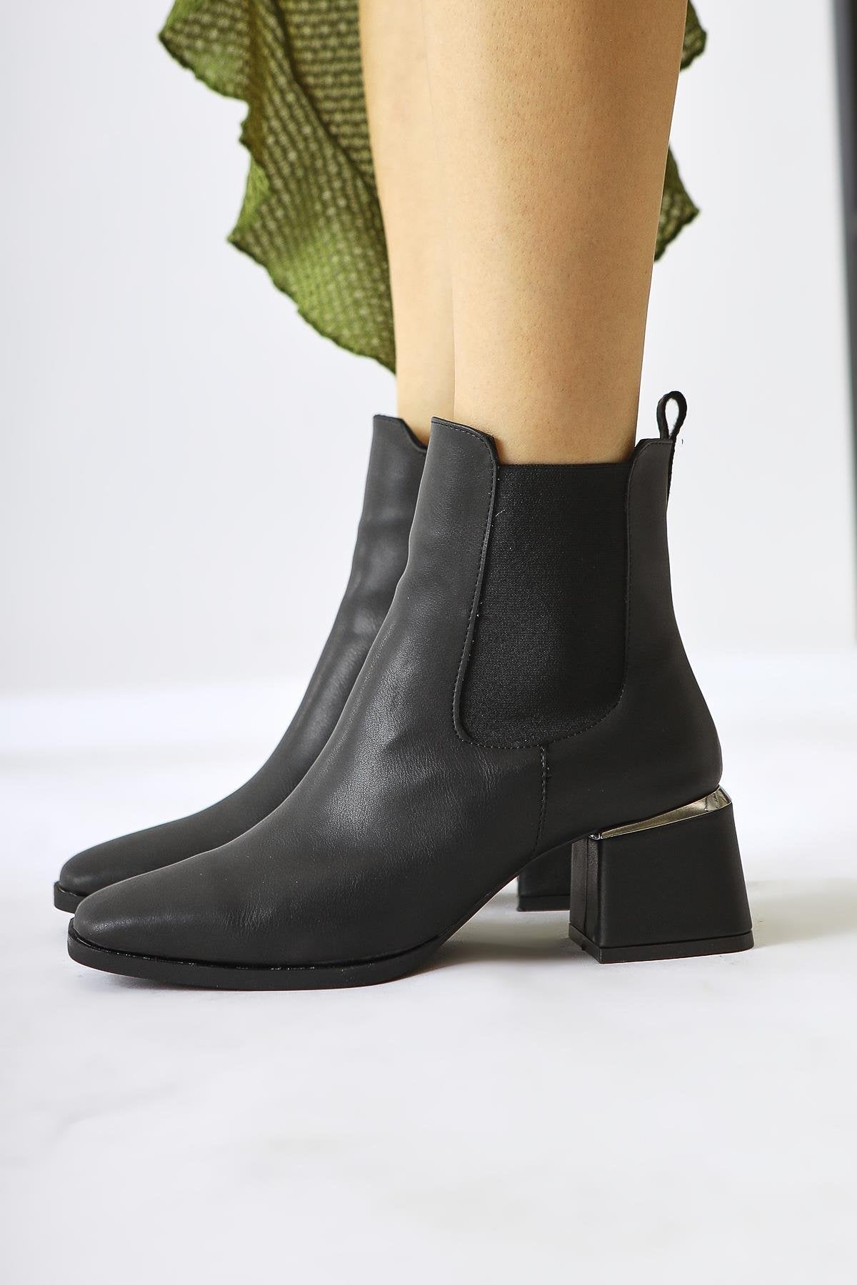 Galya – Black Low-Heel Pull-On Boot (Women)