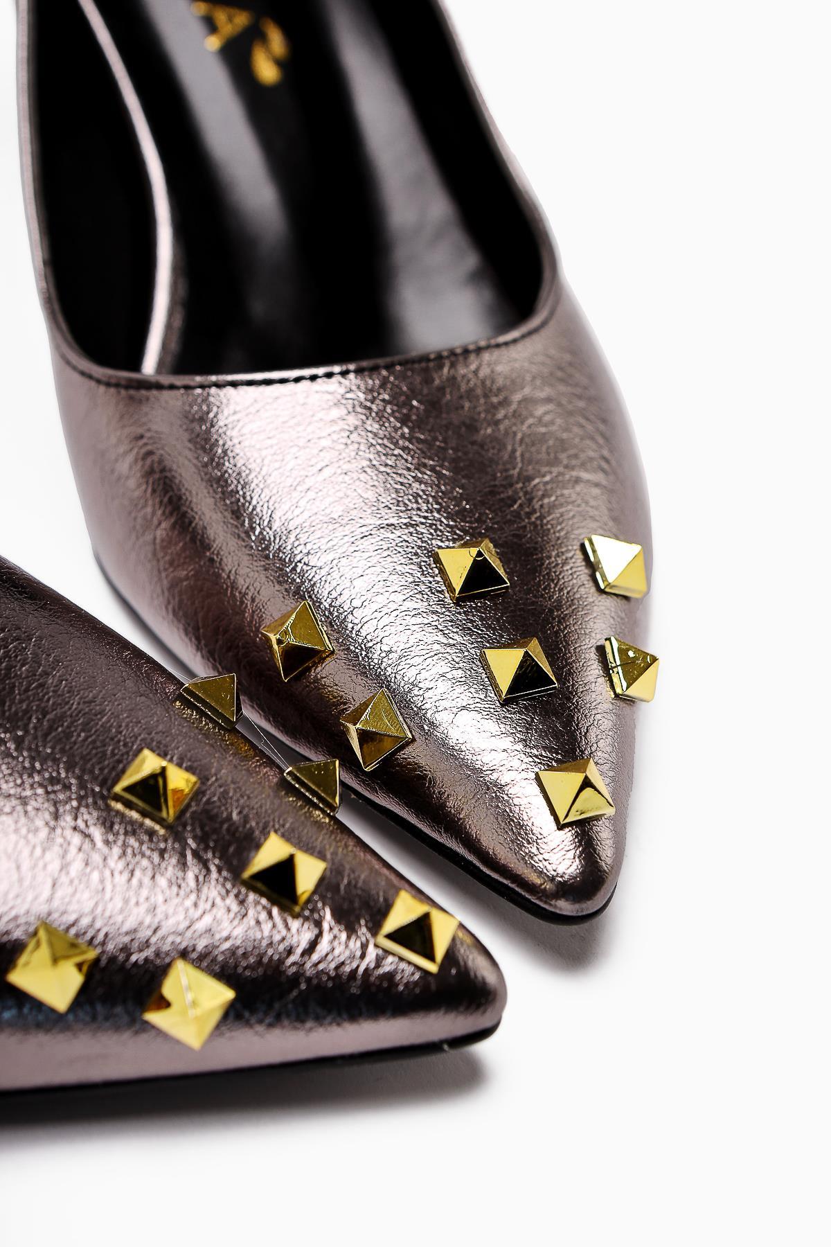 Anni Platinum Shiny Wrinkled Patent Leather Pyramidal Studded Heeled Women's Shoes