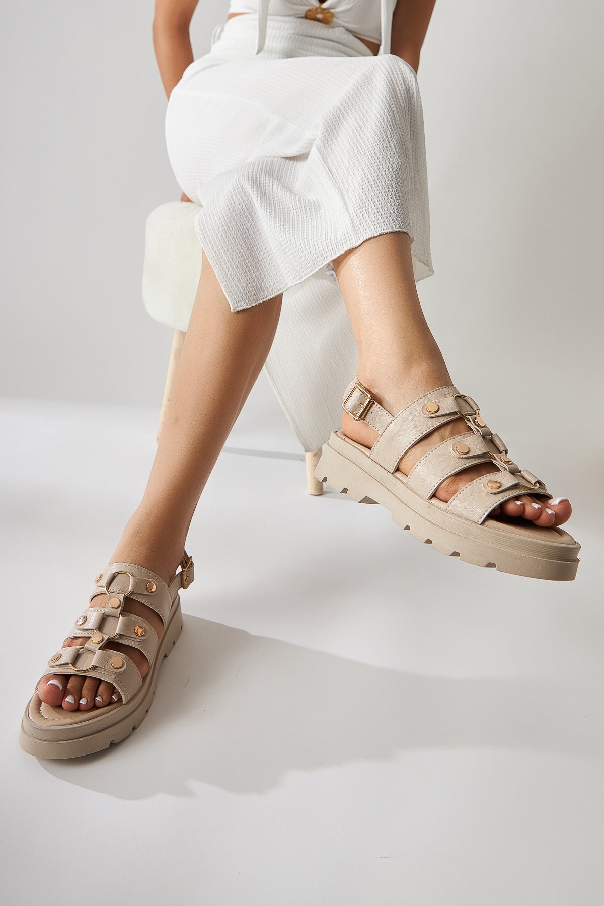 Estella Goldschnalle Creme Dicke Sohle Sommer Damen Sandalen