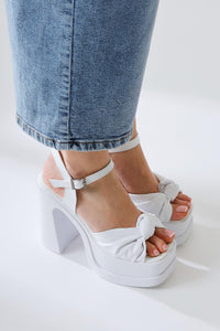 Yoanna Weißes Geknotetes Riemen Hoch-Plattform Sandale