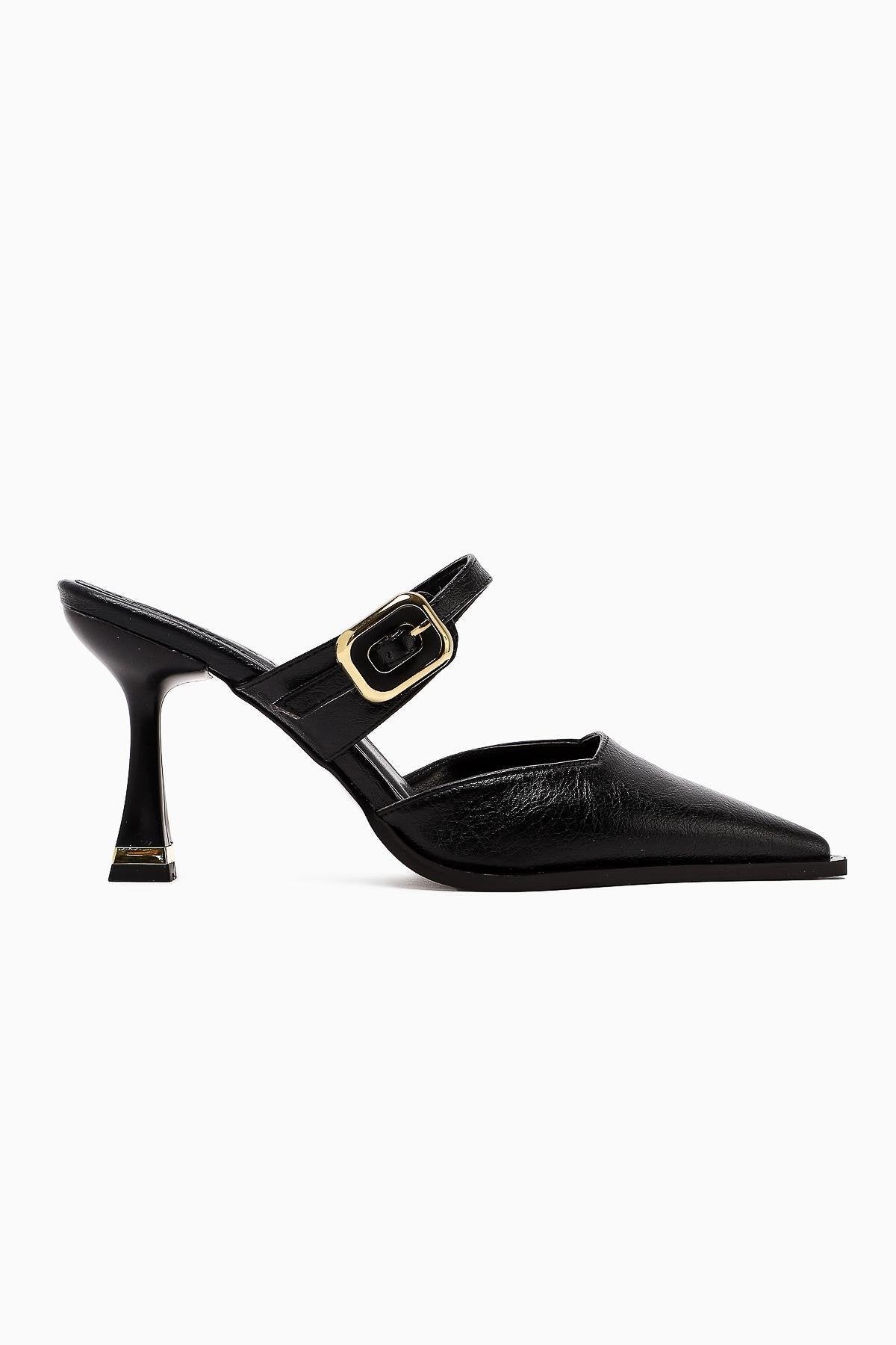 Yim Black Buckled Front Covered Heel Women's Shoes