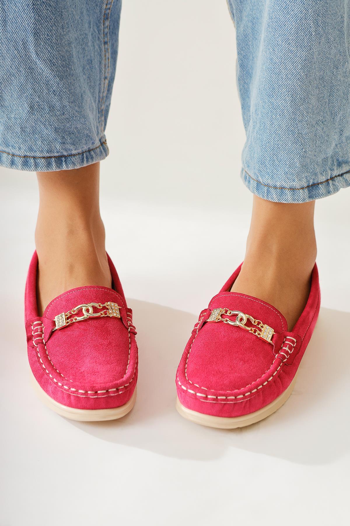 Turi Fuchsia Suede Buckle Detailed Casual Shoes