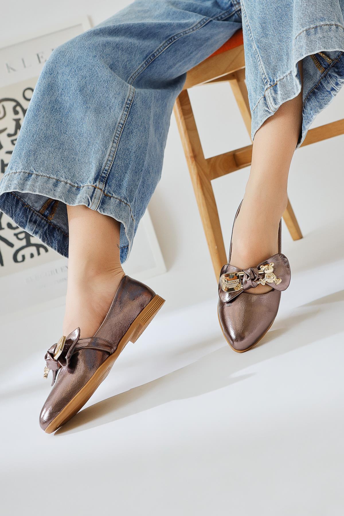 Joselin Platinum Wrinkled Patent Leather Bow Accessory Ballerinas