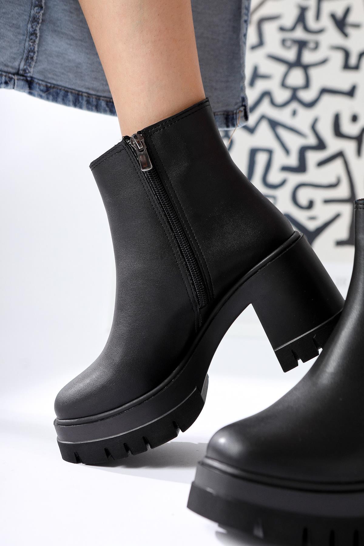 Enana Black Chunky Sole Platform Boots