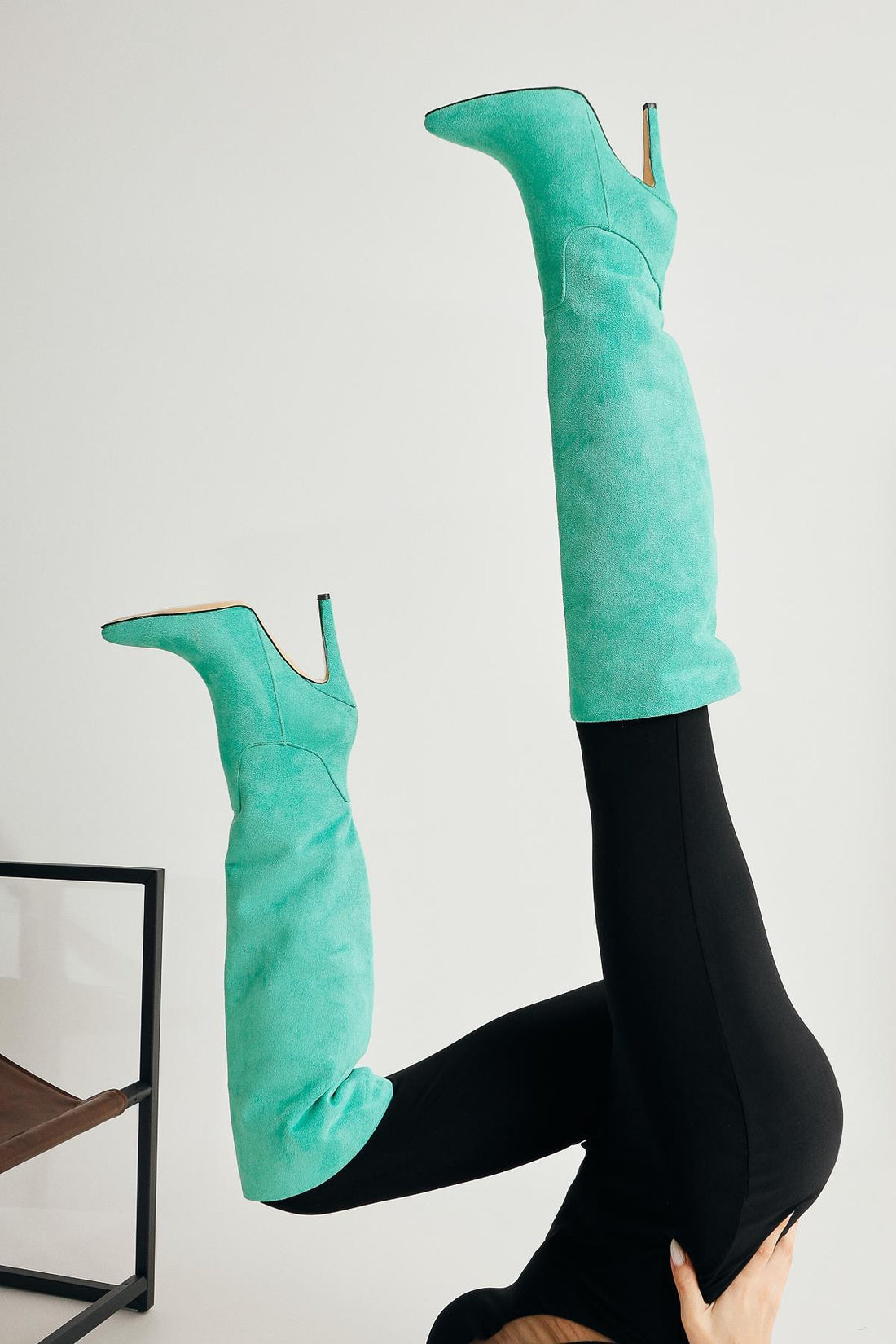 Nenya – Grün gemustertes Velours Overknee-Stiefel mit spitzer Zehenpartie und Stilettoabsatz (Damen)