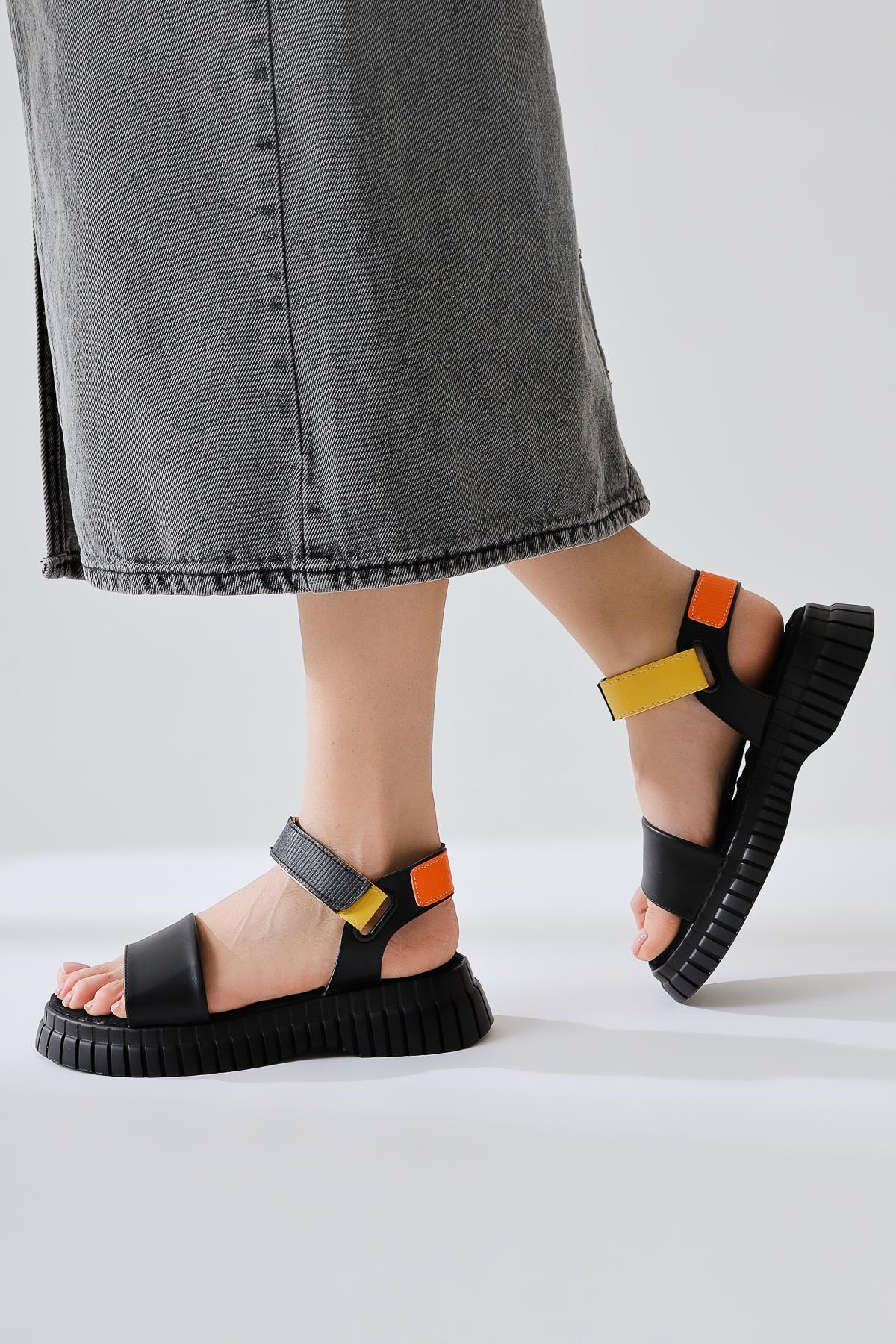 Jeny Schwarze Komfort-Sandalen mit breitem Klettverschluss