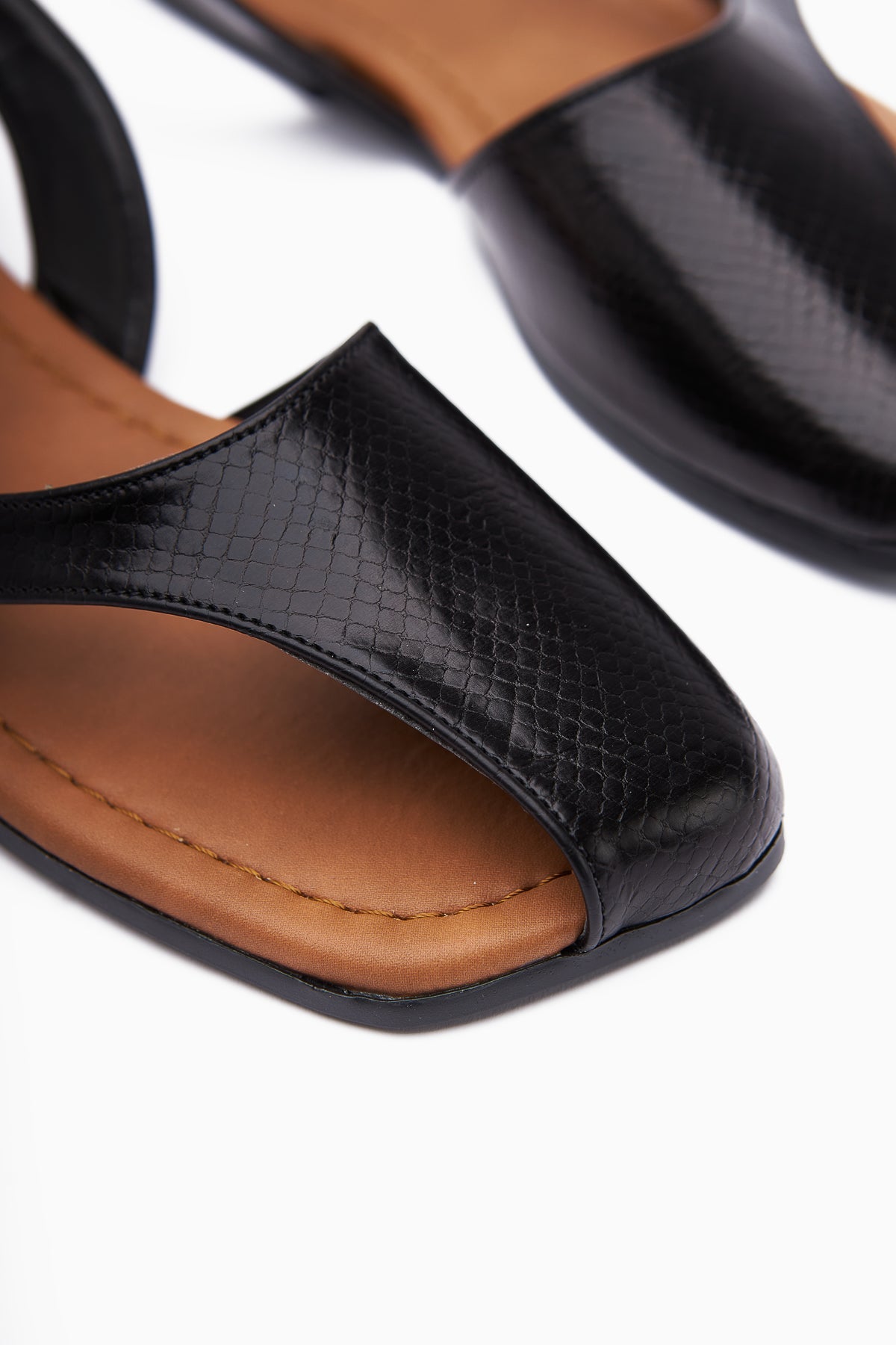 Agnez Schwarze Gürtel-Detail Damen Sandale