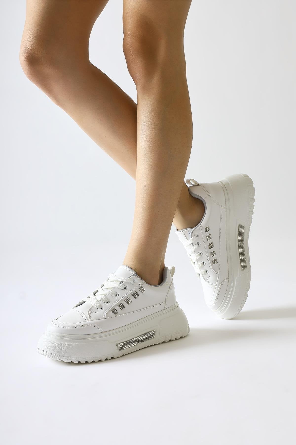Tram Beyaz Kalın Tabanlı Taş Detaylı Bağcıklı Sneakers