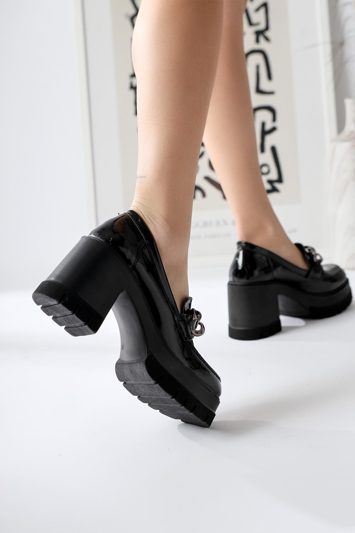 Chanpen Black Buckle Detailed Platform Casual Shoes