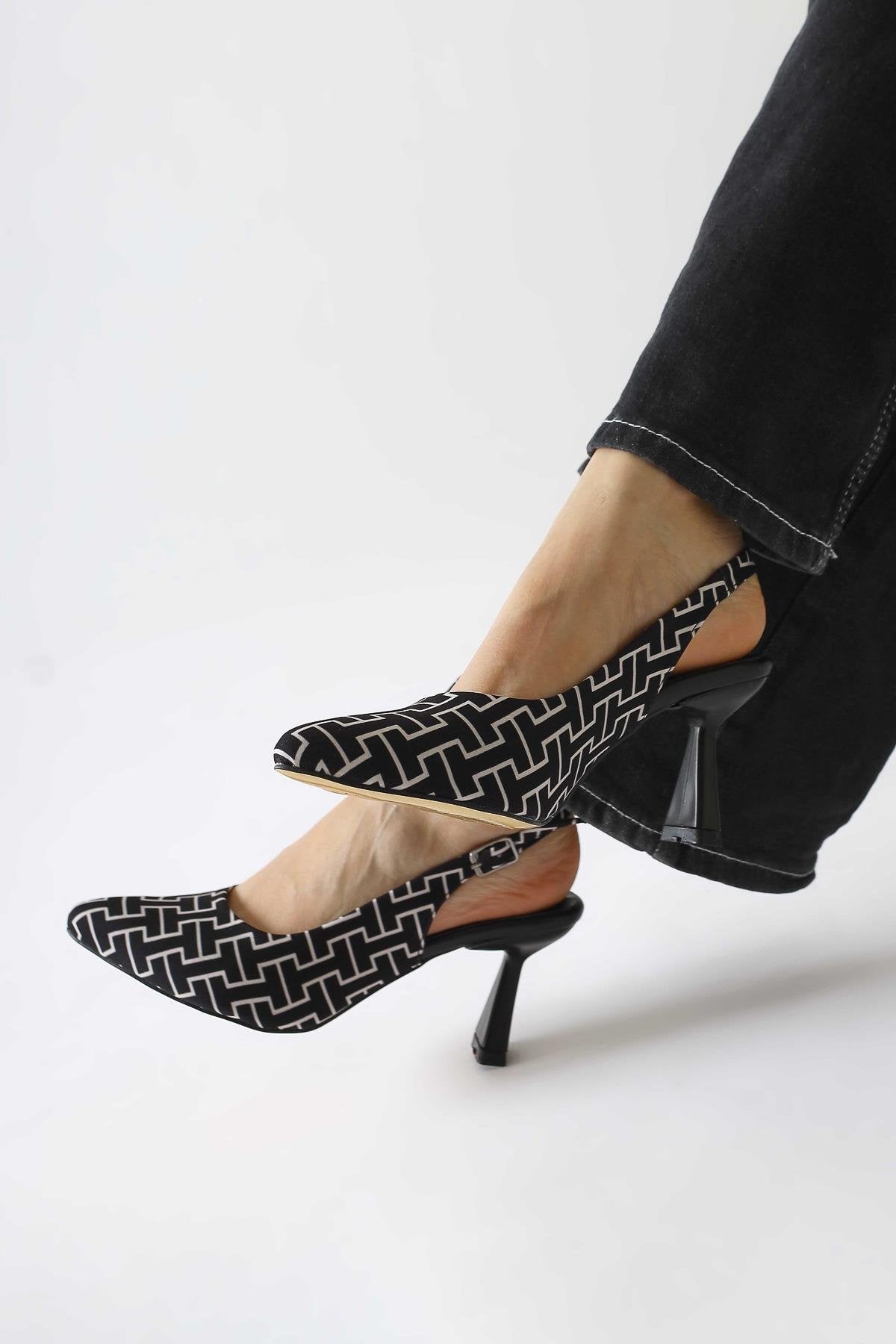 Ernesa Black Geometric Patterned High Heel Shoes
