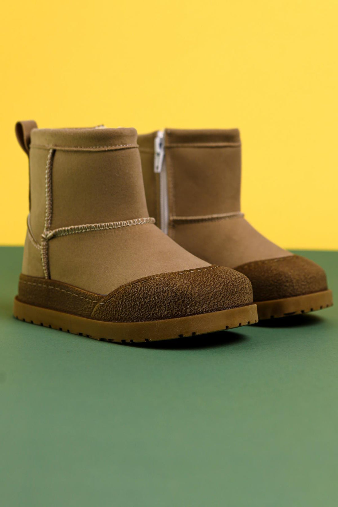 Jasmin Nerz Wildleder Stiefel mit umgekehrter Naht und Fellfutter für Kinder