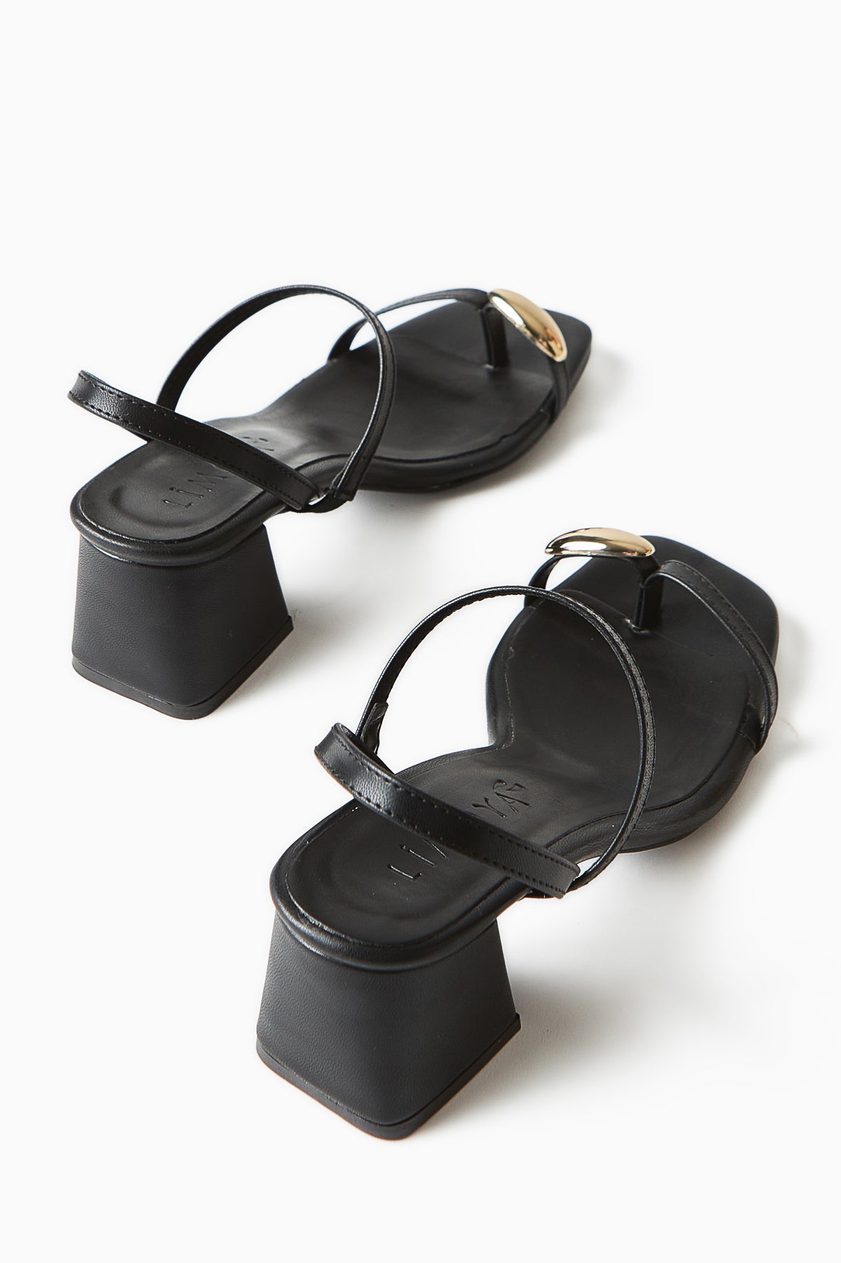 Selenya Schwarze Zehentrenner mit Schnallendetail für Damen