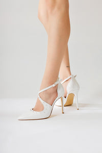 Tinde White Pointed Toe Rivet Detailed Thin Heel Shoes