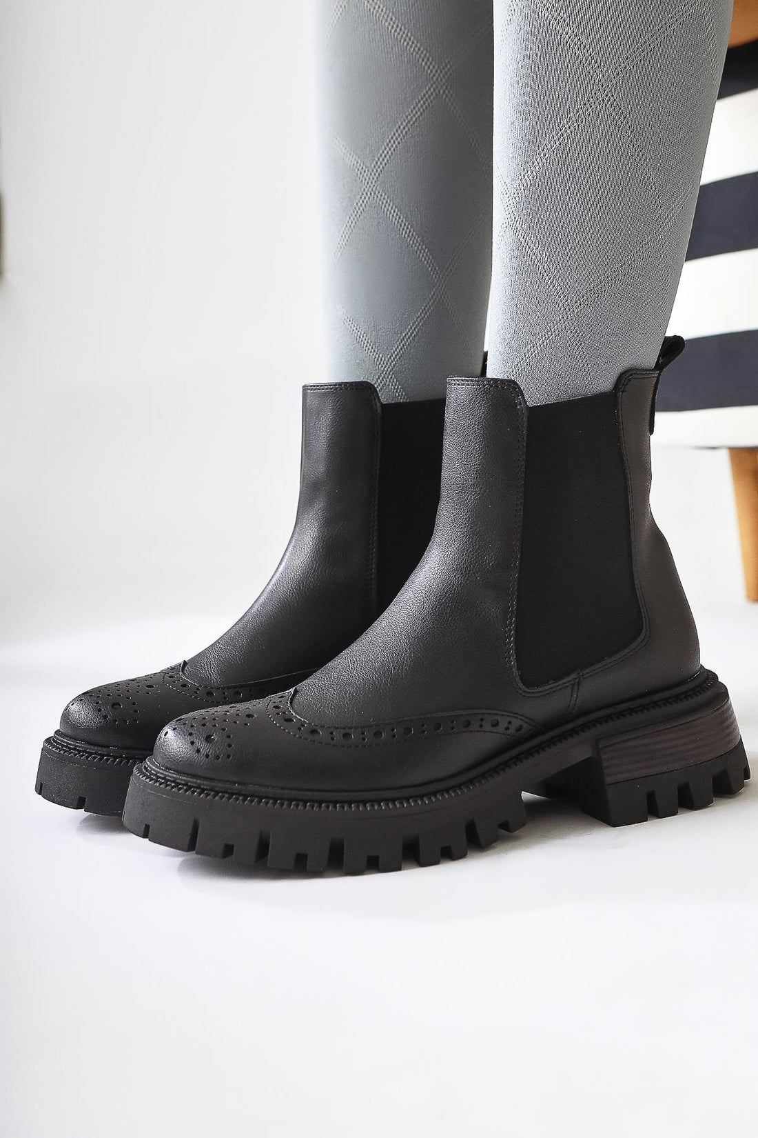 Leyah – Black Laser-Cut Detail Elastic Boot