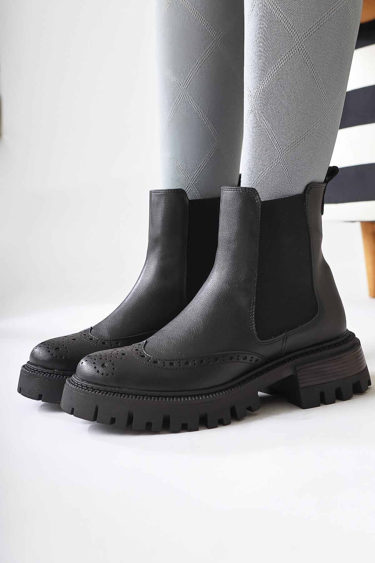 Leyah – Black Laser-Cut Detail Elastic Boot