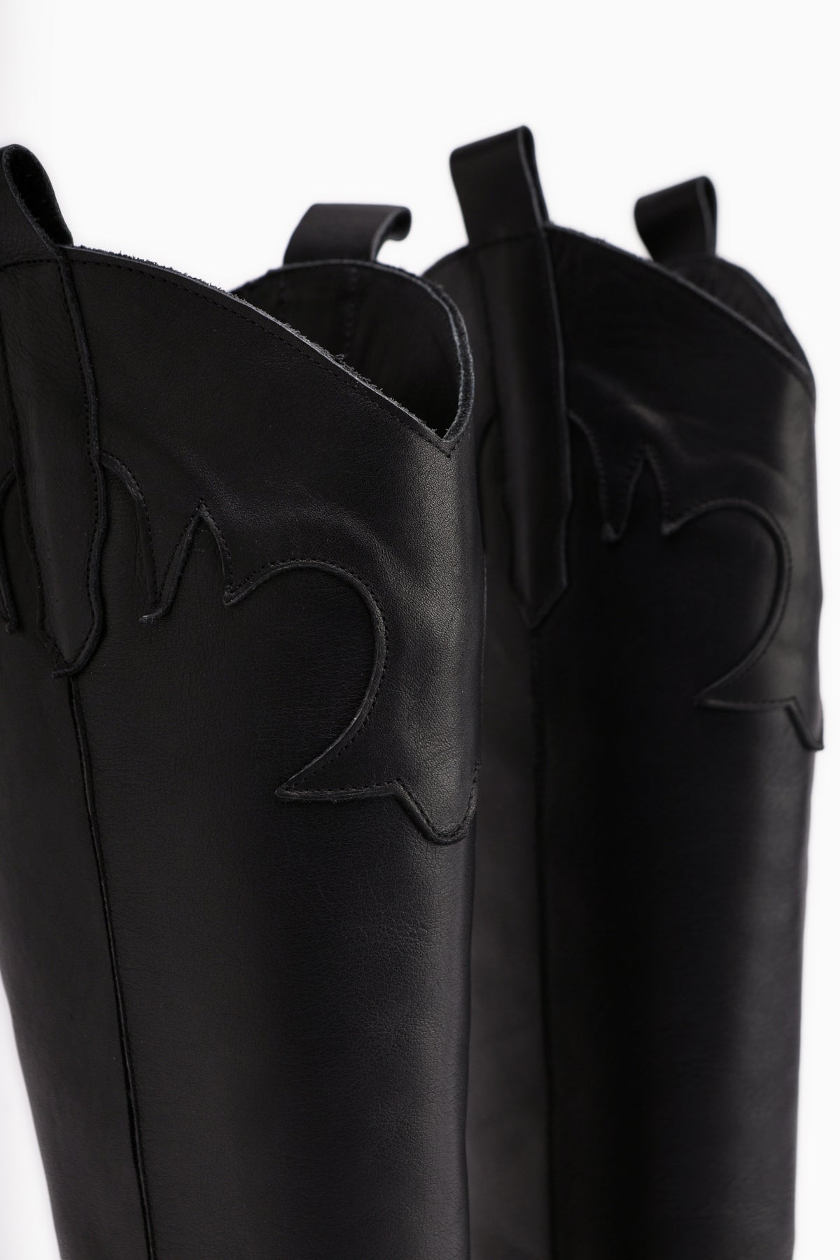 Lara – Schwarz Echtleder kniehoher Stiefel mit Absatz und Western-Detail (Damen)