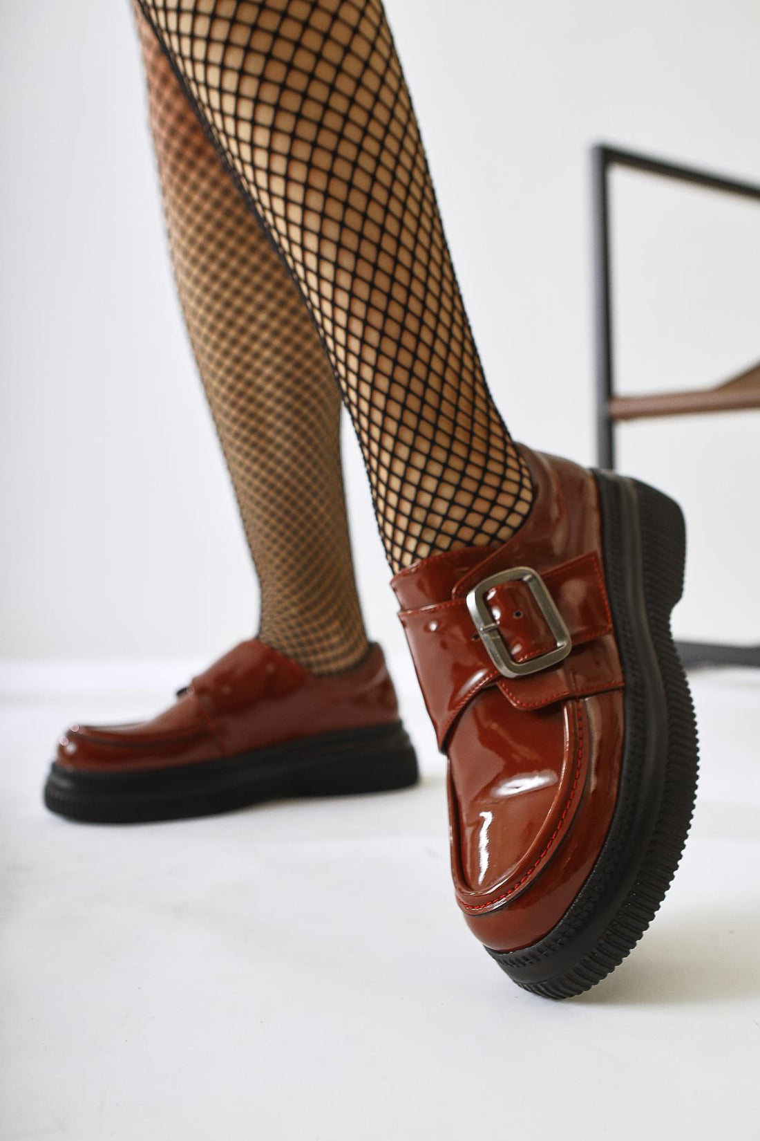 Evrim Burgunder Lack Schnalle Detaillierte Freizeitschuh