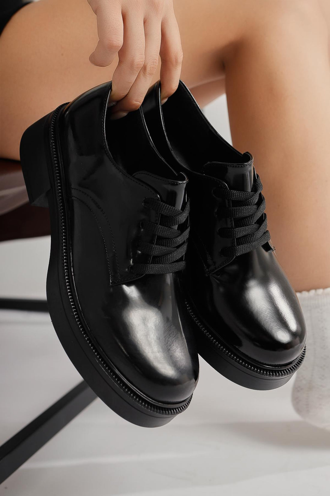 Satya – Schwarz Lack Schuh mit Schnürung (Damen)