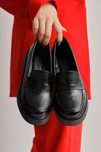 Weena Black Patent Leather Crocodile Detailed Casual Shoes