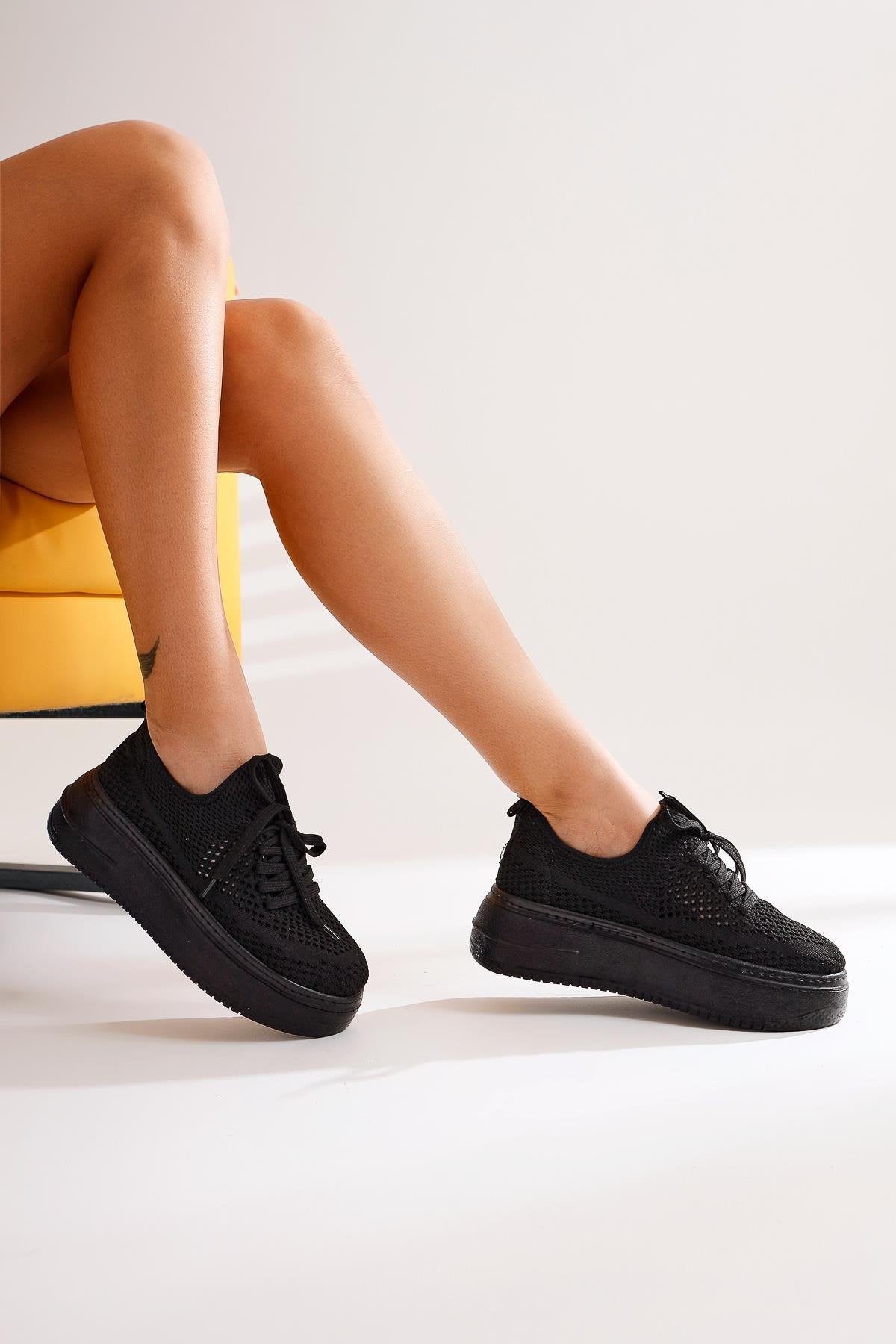 Benito – Black Knit Stretch Thick-Soled Sneaker (Women)