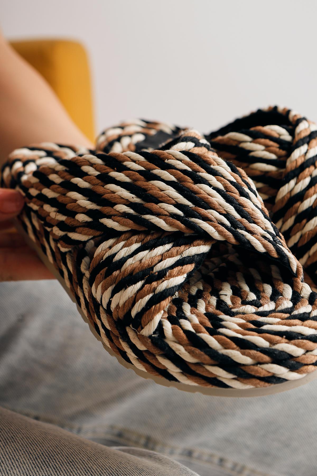 Leiya Schwarze Kreuzriemen-Seil-Pantoffel