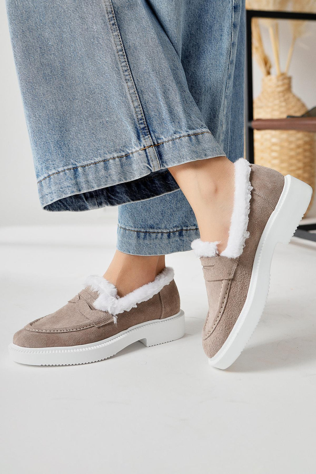 Tommie – Stein [Echtleder] Schuh mit Velours und Fellbesatz