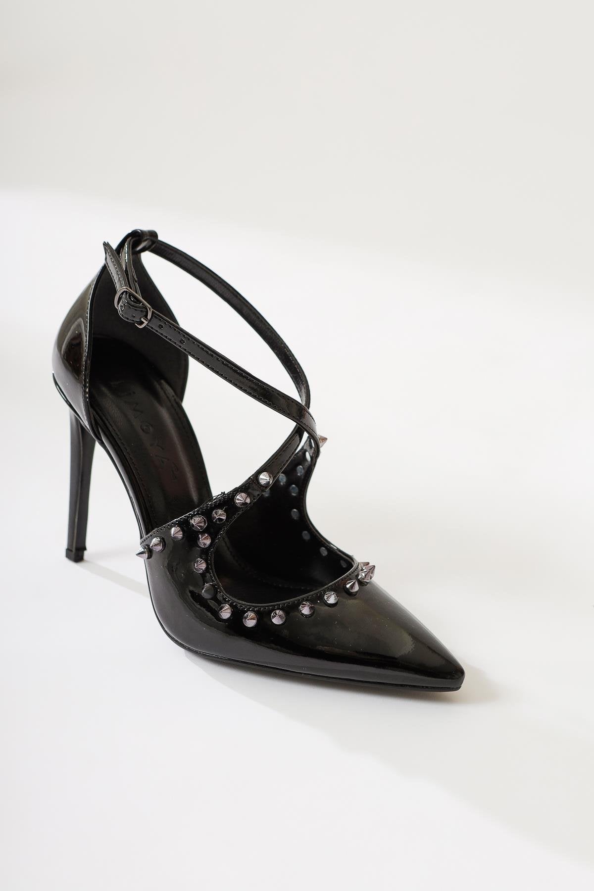 Tinde Black Pointed Toe Rivet Detailed Thin Heel Shoes