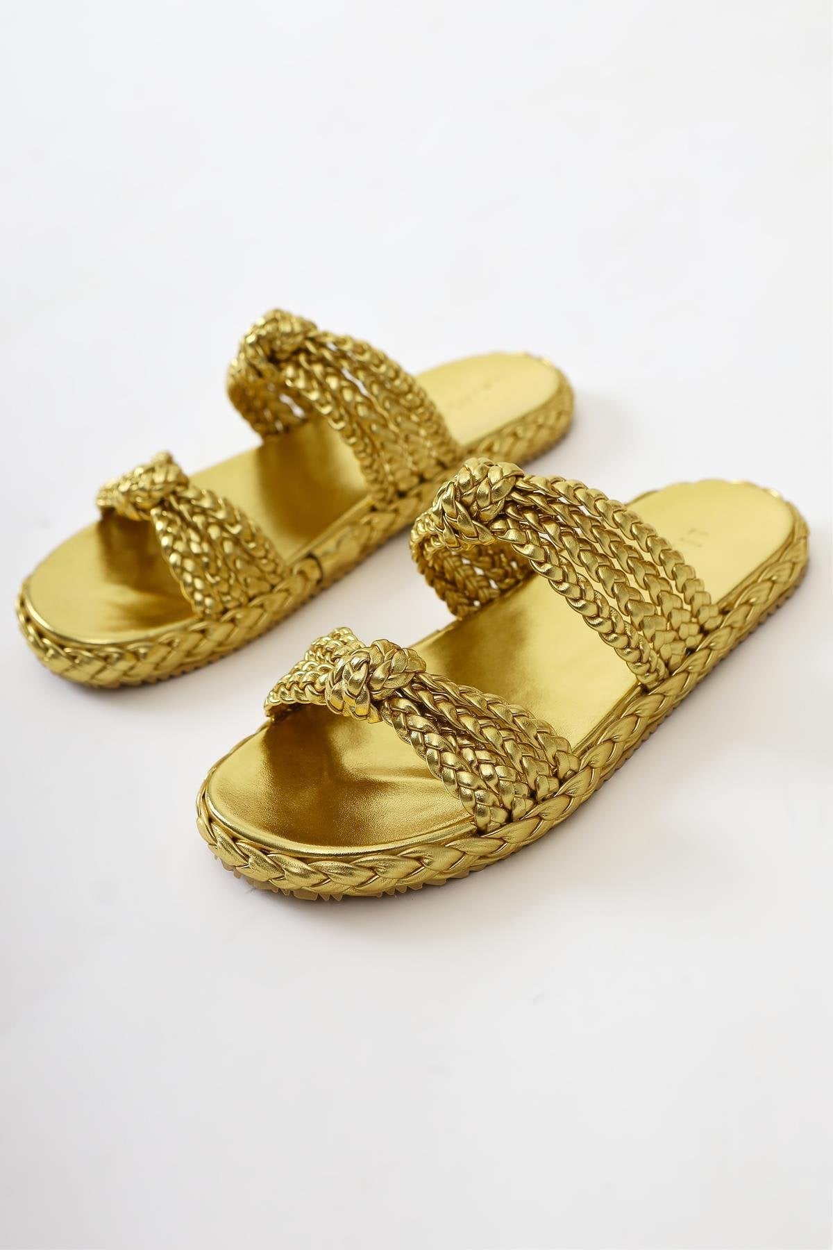 Nessa – Gold Lack Slide mit geflochtenem Riemen (Damen)