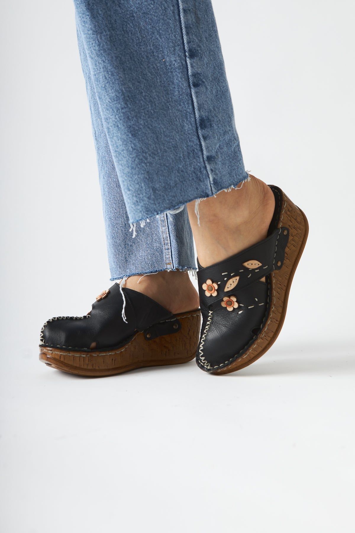 Alto Schwarz Echtes Leder Komfort Pantoletten mit Distressed Sohle