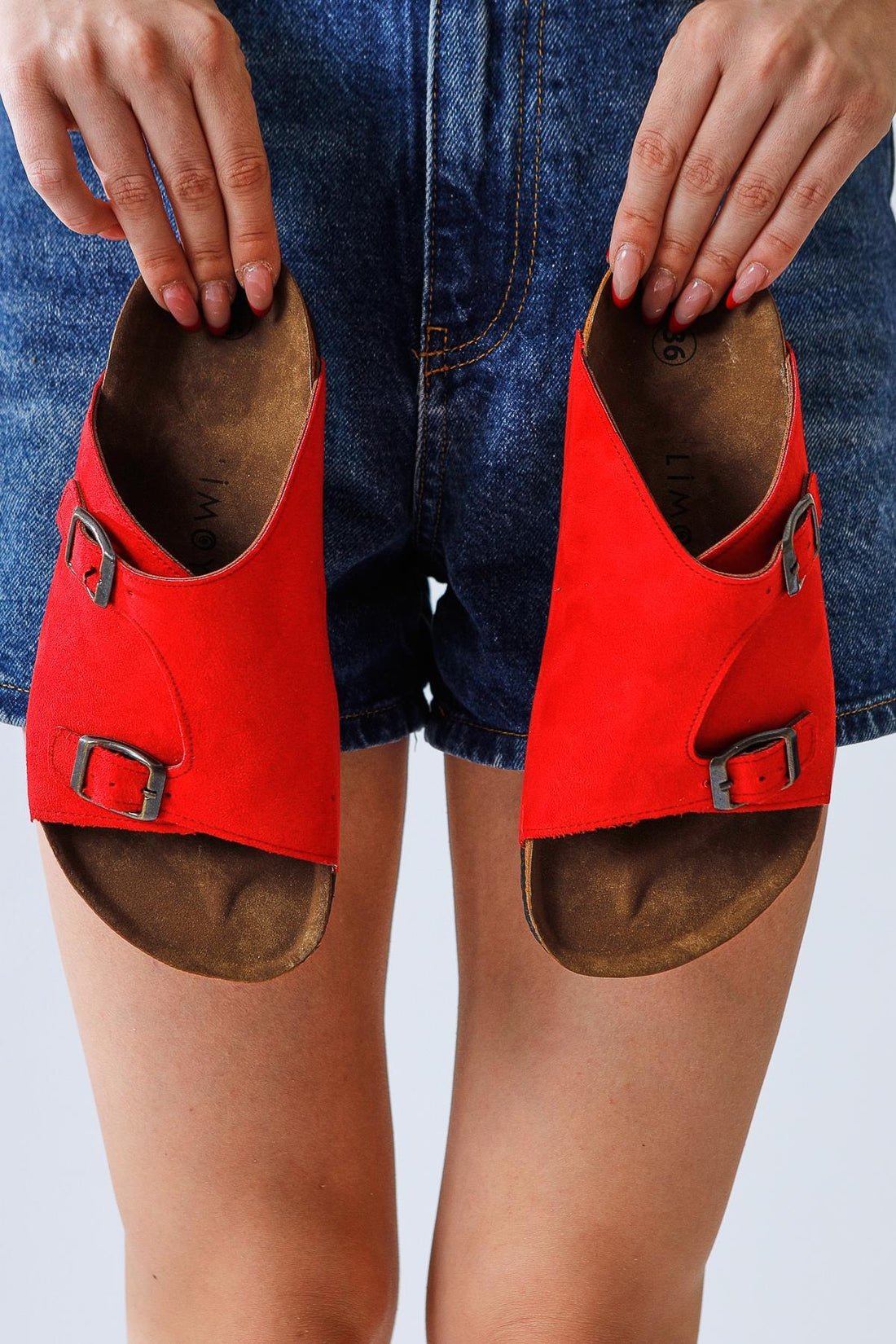Christella – Rot Velours Slide mit Doppel-Schnallen-Detail