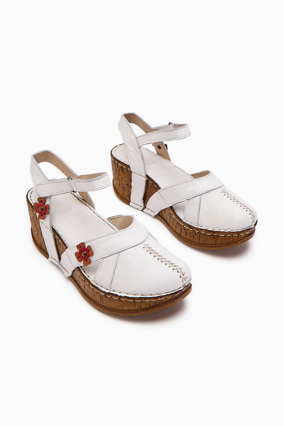 Echtes Leder Katlyn Weiß Blüten Detail Geschlossene Zehen Wedge Sandale