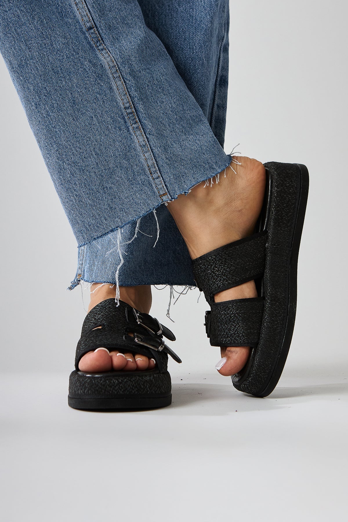 Madina Schwarz Doppelriemen Gürtel Damen Hausschuhe