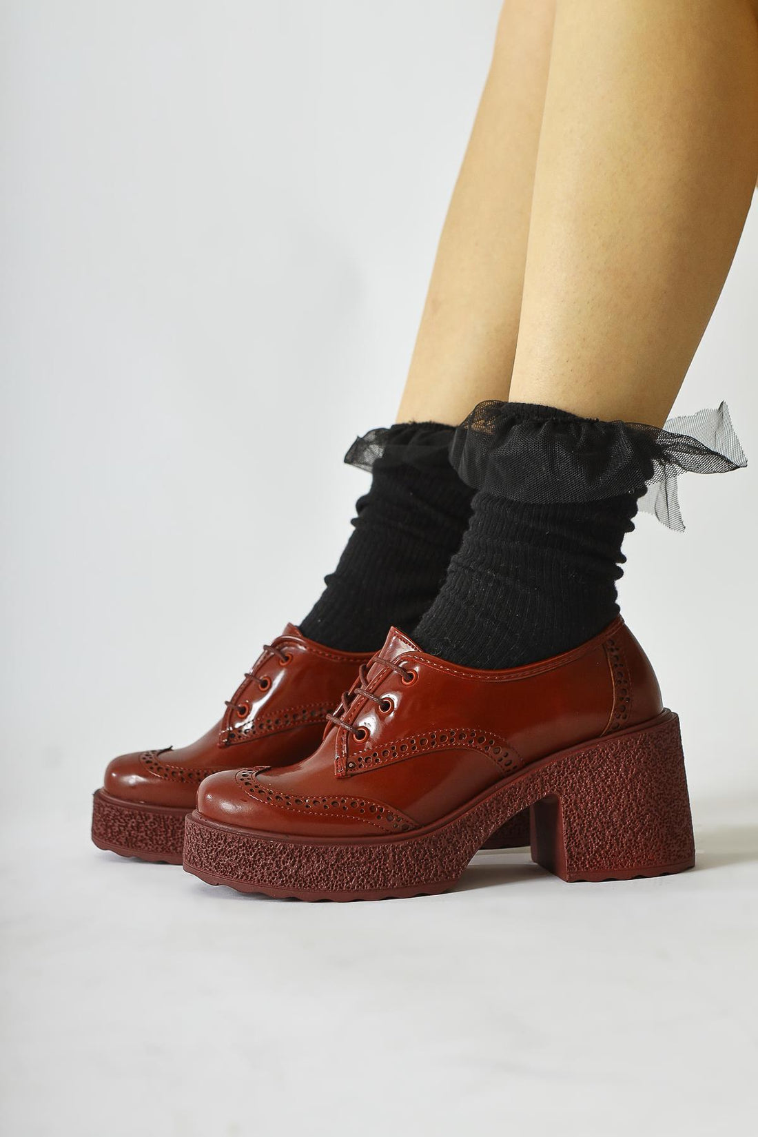 Lenie Burgunder Lackleder Laserschnitt Detail Freizeitschuh