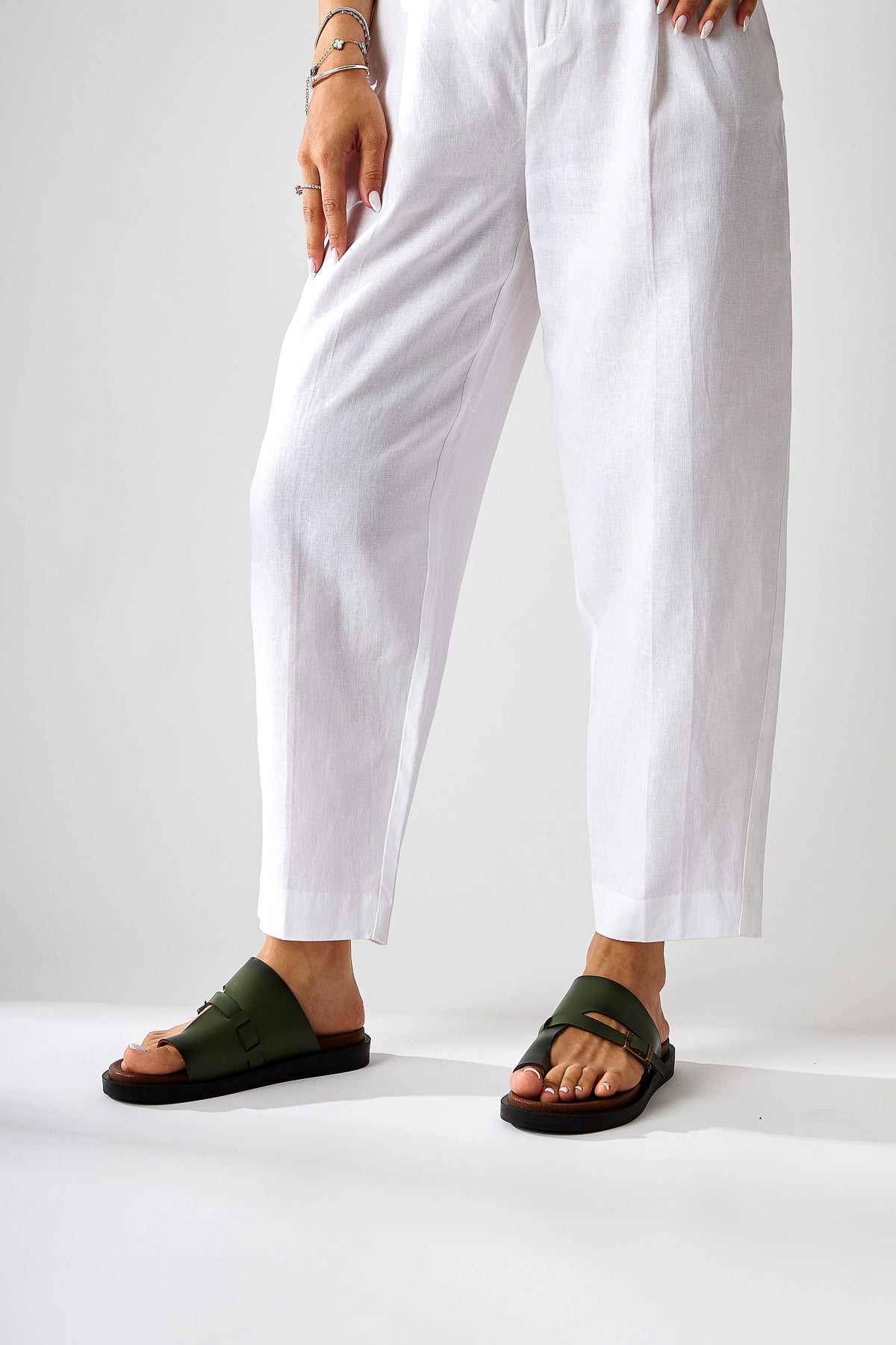 Enisa Damen Olive Zehensteg-Slipper